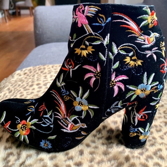 Embroidered Booties - Picture 3 of 6